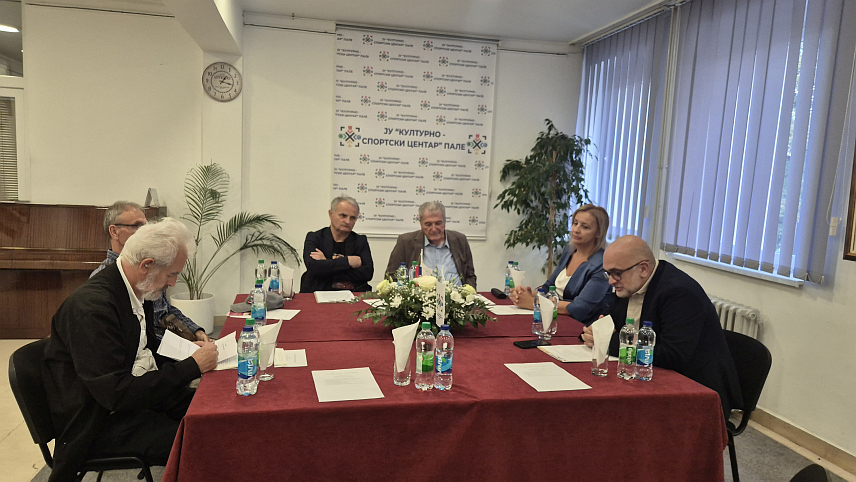 ПАЛЕ, 13. СЕПТЕМБРА /СРНА/ - На Палама је данас почела књижевно-музичка манифестација "Дани Душка Трифуновића", посвећена стваралаштву једног од најзначајнијих пјесника ових простора, а програм је отворен округлим столом "Кајаће се ко ово преспава".