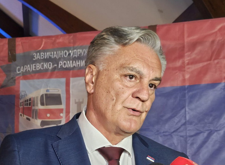 БИЈЕЉИНА, 13. СЕПТЕМБРА /СРНА/ - Предсједник Републике Српске Синиша Каран изразио је задовољство да присуствује манифестацији "Сарајевска вече" у Бијељини и што има прилику да буде са својим Сарајлијама и Семберцима.

