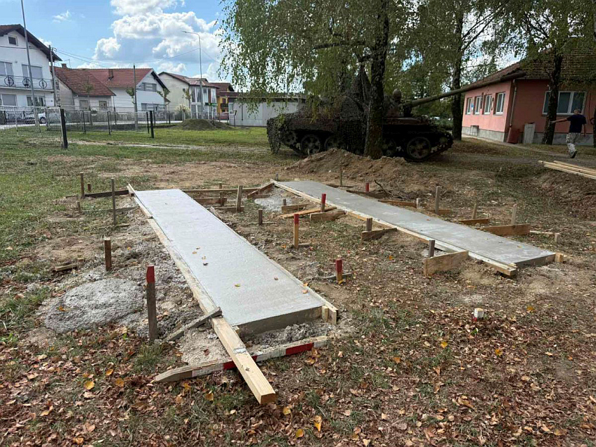 ПРИЈЕДОР, 16. СЕПТЕМБРА /СРНА/ - Приједорска касарна "Жарко Згоњанин" добија изложбени простор на отвореном гдје ће бити постављени експонати војне технике.