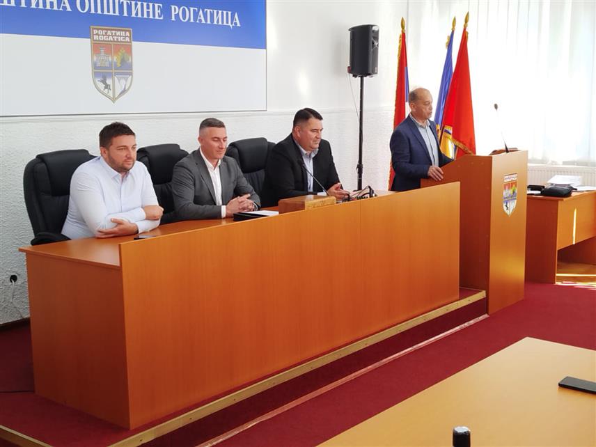 РОГАТИЦА, 18. СЕПТЕМБРА /СРНА/ - У Рогатици су данас потписани уговори о реализацији програма запошљавања којима је обухваћен 21 послодавац и запослена 62 лица.	
