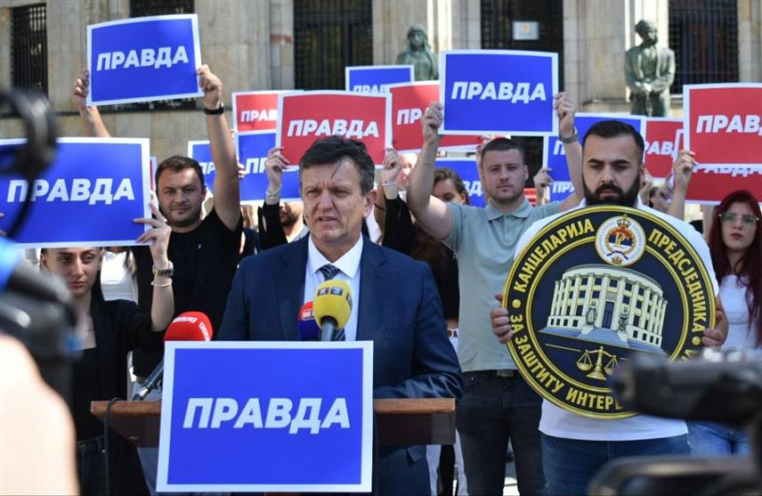 БАЊАЛУКА, 18. СЕПТЕМБРА /СРНА/ - Кандидат СДС-а за предсједника Републике Српске Бранко Блануша на конференцији за новинаре данас у Бањалуци.