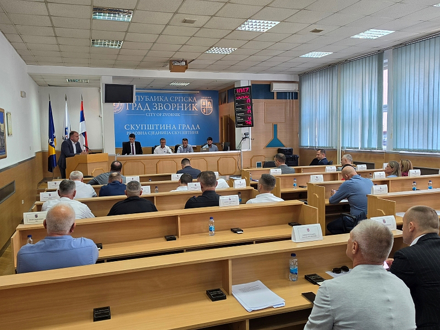 ЗВОРНИК, 18. СЕПТЕМБРА /СРНА/ - Зворничка градска Скупштина усвојила је данас извјештај о спроведеном вредновању Стратегије развоја града за период 2018 – 2027. година.