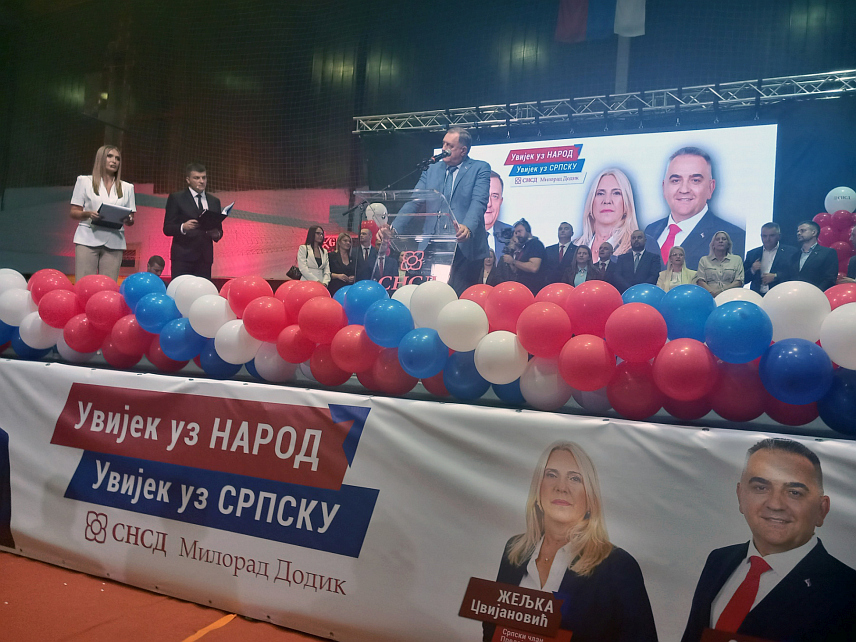 ПРИЈЕДОР, 18. СЕПТЕМБРА /СРНА/ - Предсједник СНСД-а Милорад Додик изјавио је вечерас у Приједору да СНСД води политику одговорну за српску нацију.