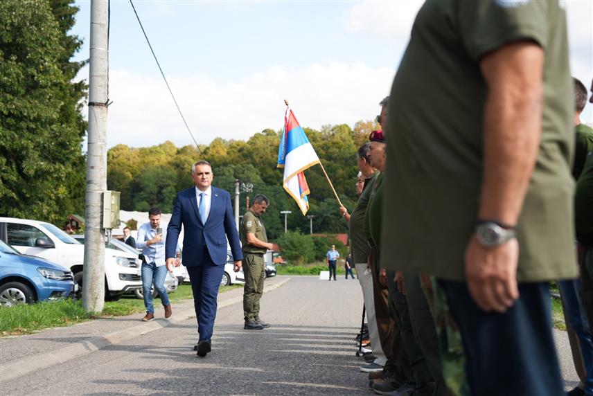 ПРЊАВОР, 19. СЕПТЕМБРА /СРНА/ - Предсједник Владе Републике Српске Саво Минић присуствовао је обиљежавању 35 година од формирања Прве лаке прњаворске пјешадијске бригаде Војске Републике Српске.