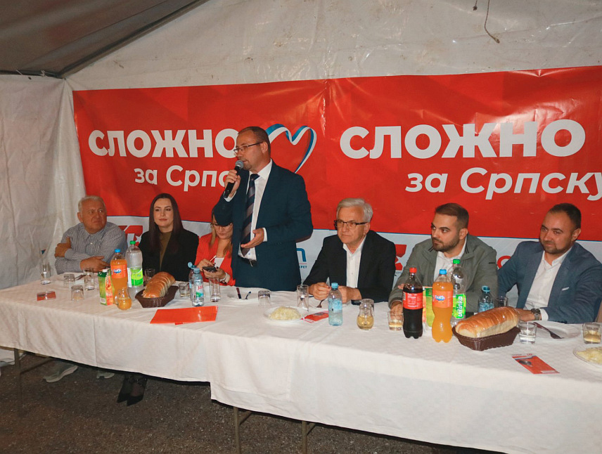 БАЊАЛУКА, 20. СЕПТЕМБРА /СРНА/ - Трибина коју је у Рекавицама организовао Демос са коалиционим партнерима још једном показала велико интересовање грађана за заједнички наступ коалиције СП–Демос–НДП.