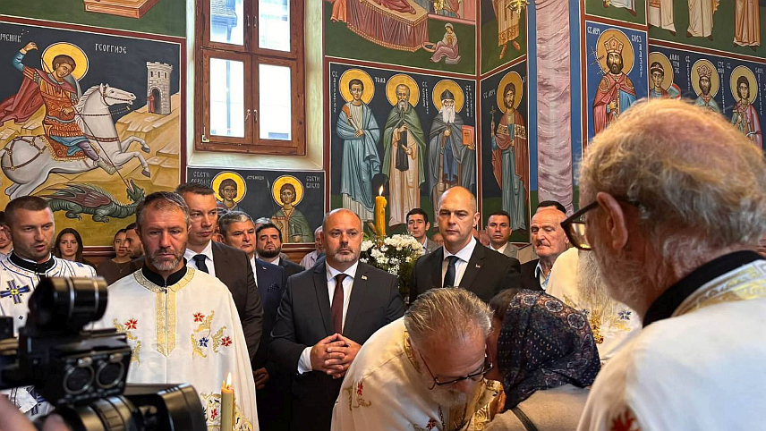 ВИШЕГРАД, 21. СЕПТЕМБРА /СРНА/ - Светом литургијом у Храму Рођења Пресвете Богородице у Вишеграду јутрос је почело обиљежавање крсне славе општине - Мале Госпојине, а прослави присуствује и премијер Српске Саво Минић.