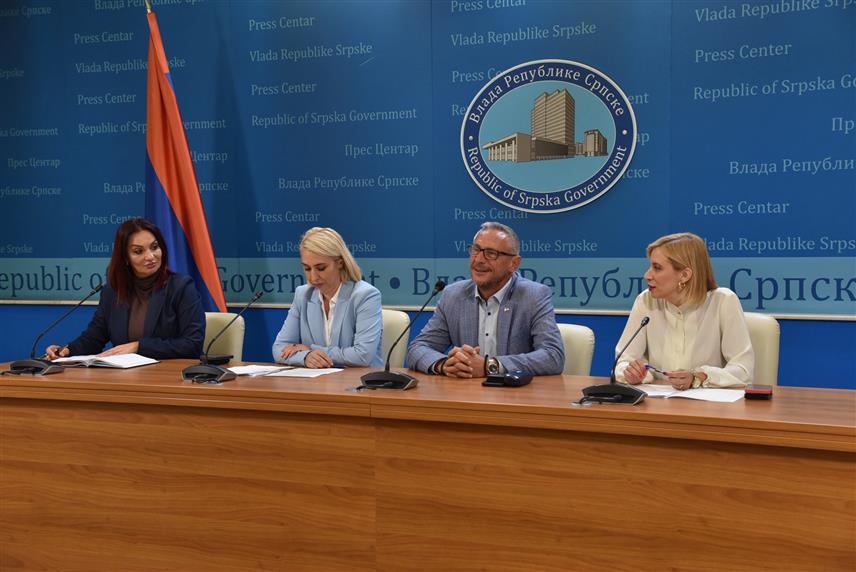 БАЊАЛУКА, 22. СЕПТЕМБРА /СРНА/ - Министар рада и борачко-инвалидске заштите Републике Српске Радан Остојић на конференцији за новинаре у Бањалуци.
