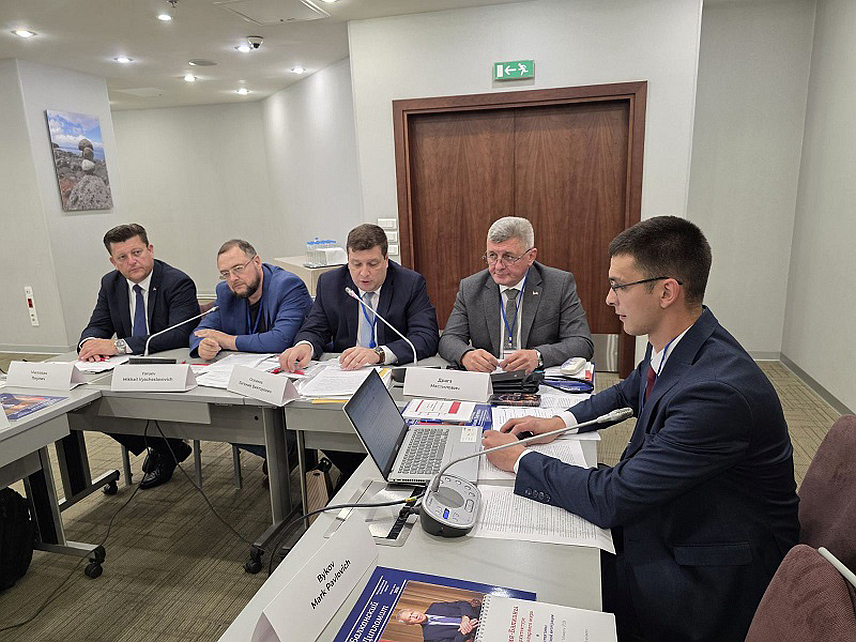 МОСКВА, 22. СЕПТЕМБРА /СРНА/ - Министар за научнотехнолошки развој и високо образовање Републике Српске Драга Мастиловић на округлом столу "Будућност Републике Српске: перспективе сарадње" у Москви.