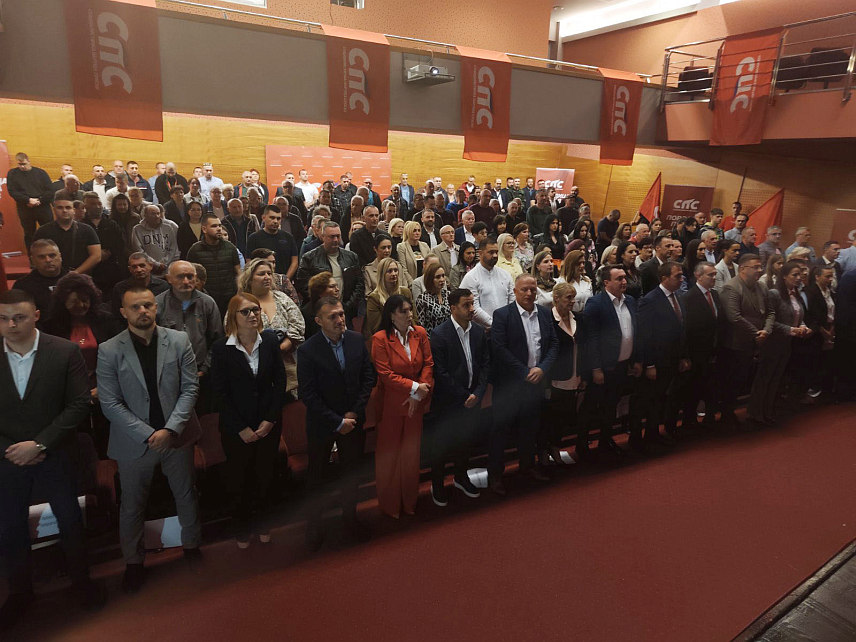 ГРАДИШКА, 23. СЕПTЕМБРА /СРНА/ - Социјалистичка партија Српске /СПС/ има све већу подршку грађана и на наредним изборима очекује седам посланичких мандата у Народној скупштини Републике Српске и један у Парламентарној скупштини БиХ, изјавио је предсједник ове партије Горан Селак.