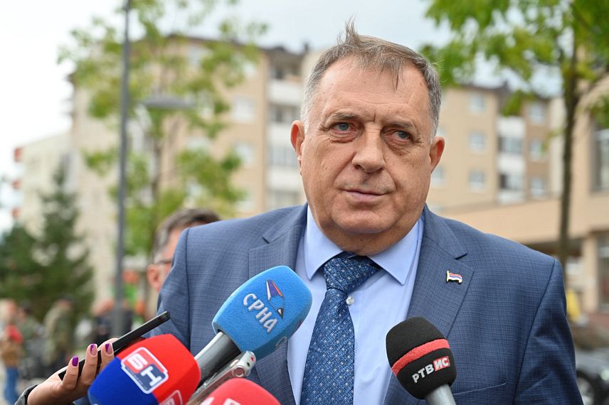 ПАЛЕ, 26. СЕПТЕМБРА /СРНА/ - Предсједник Милорад Додик рекао је данас на Палама да су институције Републике Српске са 1.400.000 КМ помогле изградњу и околно уређење Храма Сабора Светог архангела Гаврила на добробит вјерујућег народа.