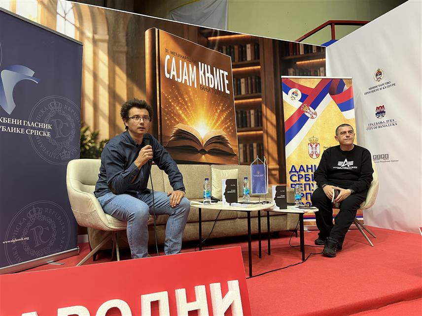БАЊАЛУКА, 26. СЕПТЕМБРА /СРНА/ - Збирка поезије "Историја неспоразума" Милана Ракуља, у издању "Службеног гласника Републике Српске", промовисана је данас на Међународном сајму књиге у Бањалуци.