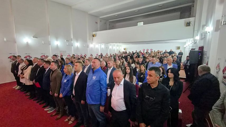 БАЊАЛУКА, 27. СЕПТЕМБРА /СРНА/ - Предсједник Уједињене Српске Ненад Стевандић рекао је вечерас на трибини у Фочи да је ова странка спремна да се одужи Херцеговини за повјерење, те да ће путна комуникација бити приоритет.