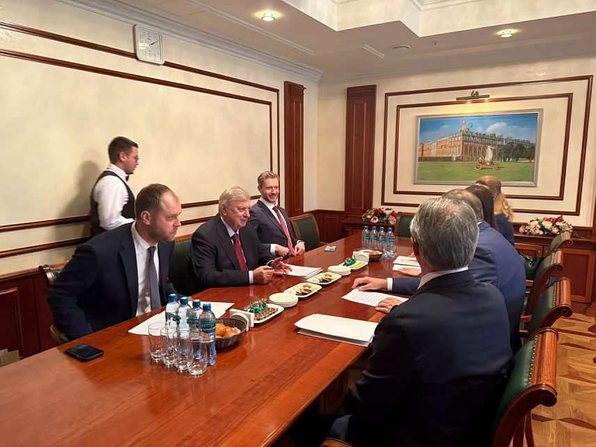 МОСКВА, 28. СЕПТЕМБРА /СРНА/ - Предсједник Милорад Додик разговарао је данас у Москви са ректором Московског државног института за међународне односе Анатолијем Васиљевичем Торкуновом о сарадњи у области образовања.