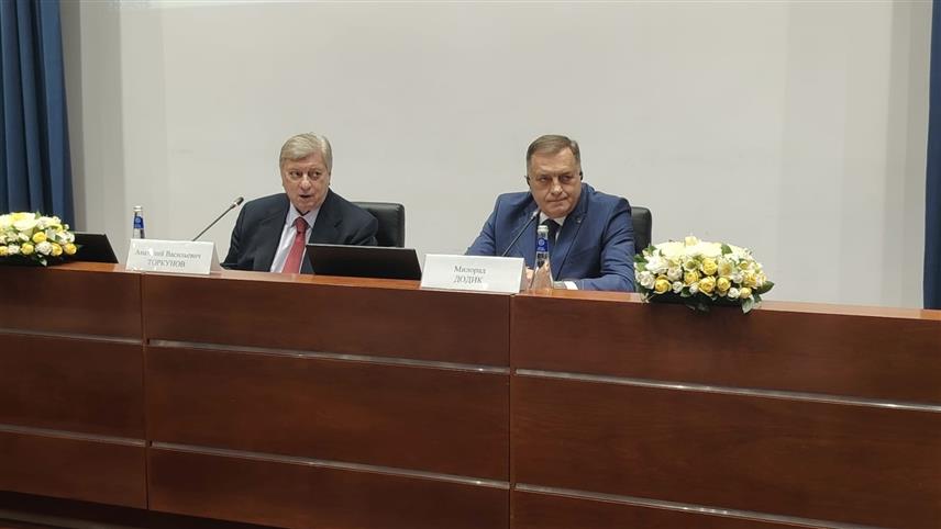 МОСКВА, 28. СЕПТЕМБРА /СРНА/ - Предсједник Милорад Додик на предавању студентима Московског државног института за међународне односе.