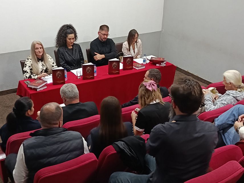 ЗВОРНИК, 28. СЕПТЕМБРА /СРНА/ - У Зворнику је вечерас предастављен први том сабраних дјела проте Марка С. Поповића Родољуба, чији је аутор и приређиваћ Марко Гојачић, парох столачки.