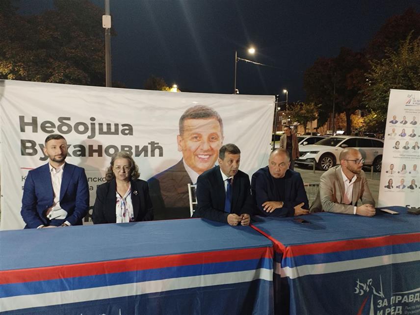 БИЈЕЉИНА, 29. СЕПТЕМБРА /СРНА/ - Кандидат коалиције "За правду и ред" и ПДП РС за српског члана Предсједништва БиХ Небојша Вукановић у обраћању присутнима на вечерашњој трибини у Бијељини.