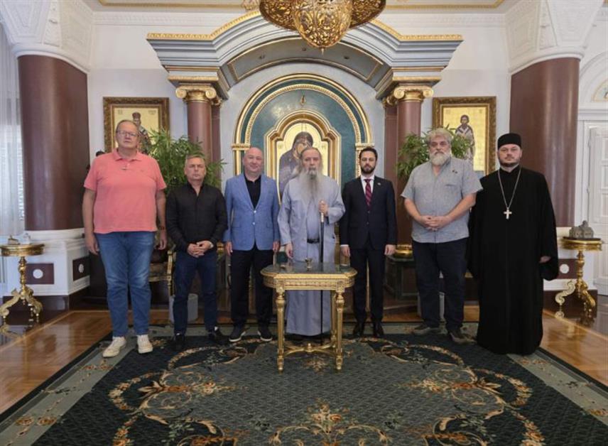 БИЈЕЉИНА, 2. СЕПТЕМБРА /СРНА/ - Његово високопреосвештенство митрополит зворничко-тузлански Фотије на састанку са министром без портфеља у Влади Србије Ненадом Поповићем, генералним секретаром предсједника Републике Српске Марком Ромићем, директором Задужбине Светог Манастира Хиландара у Београду Миливојем Ранђићем и дипломираним инжењером архитектуре Ненадом Шекуларацем.