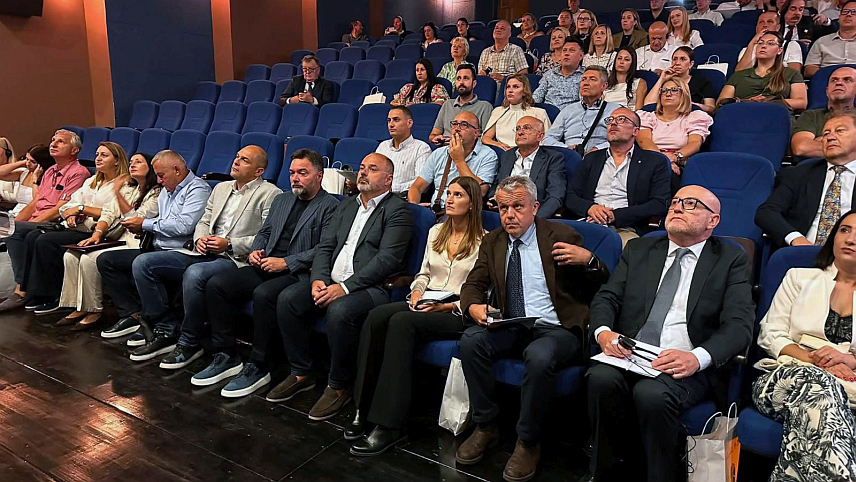 ВИШЕГРАД, 3. СЕПТЕМБРА /СРНА/ - Замјеник предсједавајуће Савјета министара Сташа Кошарац је данас у Вишеграду присуствовао завршној конференцији пројекта "Транзиција ка зеленој и здравој производњи хране у БиХ".