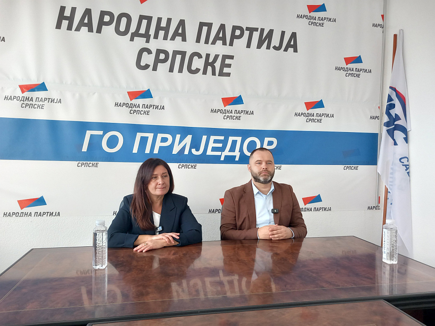 ПРИЈЕДОР, 4. СЕПТЕМБРА /СРНА/ - Политика НПС-а и ДНС-а засниваће се на три правца - очување уставних надлежности Републике Српске заснованих на Дејтонском мировном споразуму, економски просперитет грађана и регионална и међународна сарадња, поручио је данас у Приједору кандидат НПС-а за Парламентарну скупштину БиХ Стевица Дроњак.