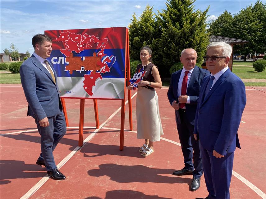 БИЈЕЉИНА, 4. СЕПTЕМБРА /СРНА/ - Коалиција Социјалистицке партије, ДЕМОС-а и НДП-а започела је данас из Бијељине предизборну кампању.