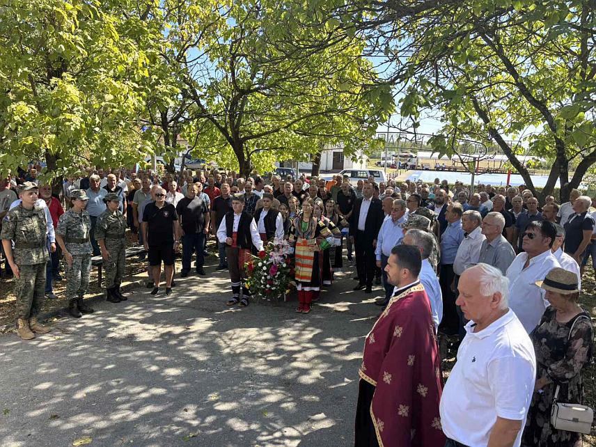 ПРИЈЕДОР, 6. СЕПТЕМБРА /СРНА/ - У Омарској код Приједора данас су обиљежене 34 године од формирања омарског батаљона 43. моторизоване и Пете козарске пјешадијске бригаде Војске Републике Српске.