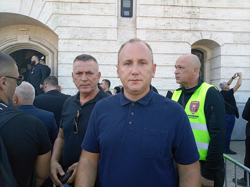 БЕОГРАД, 7. СЕПТЕМБРА /СРНА/ - Генерал Ратко Младић је историјска личност која данас одлази у бесмрност, изјавио је Срни предсједник сребреничке општинске Организације породица заробљених и погинулих бораца и несталих цивила Бранимир Којић.