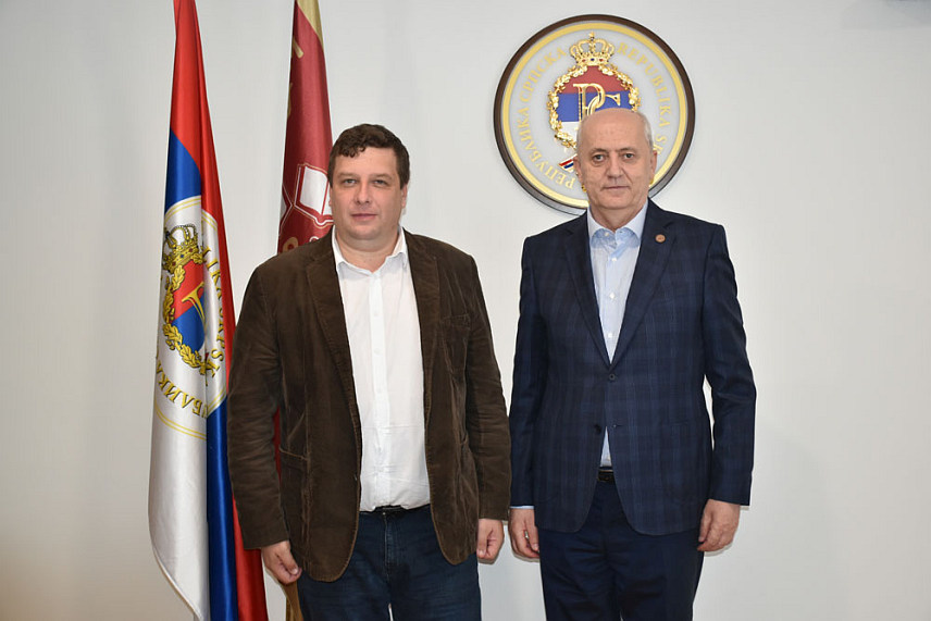 ИСТОЧНО САРАЈЕВО, 7. СЕПТЕМБРА /СРНА/ - Руководилац Центра за међународну сарaдњу "Руско-српски дијалог" Евгениј Осенков посјетио је Универзитет у Источном Сарајеву и са ректором Миланом Кулићем разговарао о досадашњој успјешној сарадњи, заједничким активностима и о будућим плановима.
