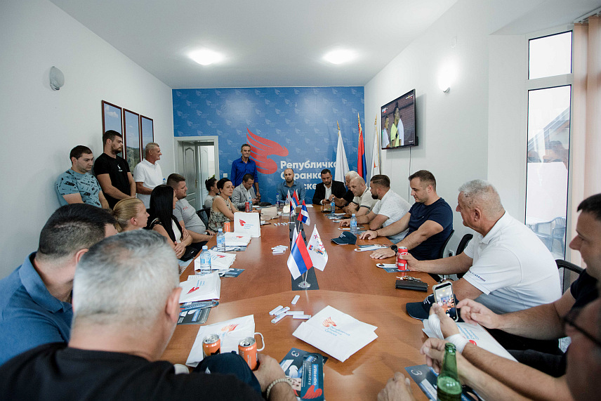 БИЈЕЉИНА, 7. СЕПТЕМБРА /СРНА/ - Политика Републичке странке Српске /РСС/ нису ријечи већ дјела, истакнуто је данас на предизборном скупу ове странке у Лопарама.