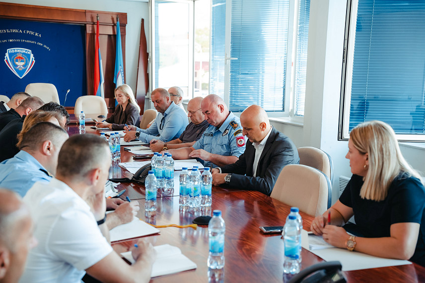 БАЊАЛУКА, 8. СЕПТЕМБРА /СРНА/ - Министарство унутрашњих послова Републике Српске предузеће све потребне мјере и радње из своје надлежности како би се обезбиједио повољан безбједносни амбијент за одржавање општих избора у БиХ, констатовано је на састанку Штаба безбједносне акције МУП-а Српске "Избори 2026".