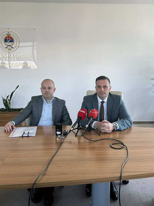 БАЊАЛУКА, 9. СЕПТЕМБРА /СРНА/ - Влада Републике Српске расписала је данас позив за додјелу средстава за спровођење мјера енергетске ефикасности у индивидуалним стамбеним објектима за 2026. годину, рекао је министар за просторно уређење, грађевинарство и екологију Српске Бојан Випотник.
