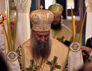 ПАТРИЈАРХ ПОРФИРИЈЕ СЛУЖИО НА ЦВИЈЕТИ У ХРАМУ СВЕТОГ САВЕ НА ВРАЧАРУ