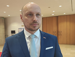 ПЕТКОВИЋ УПИТАО КОНАКОВИЋА У ВЕЗИ СА НЕНАМЈЕНСКИМ ТРОШЕЊЕМ СРЕДСТАВА
