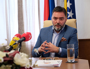 КОШАРАЦ: ШМИТ ПРЕДАНО И КОНТИНУИРАНО РАДИ НА РАСПАДУ БиХ