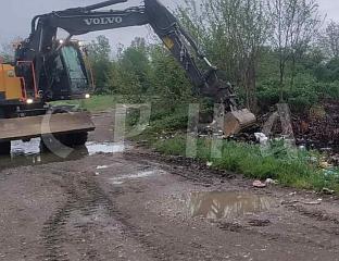 УКЛОЊЕНЕ ДИВЉЕ ДЕПОНИЈЕ СА СЕДАМ ЛОКАЦИЈА, НАТОВАРЕНА 22 КАМИОНА ОТПАДА