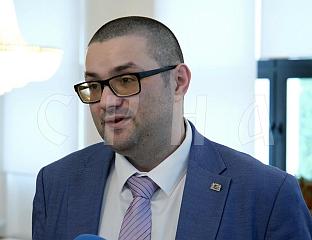 ЈУРКA: ШМИТ НИЈЕ ПОПУЛАРАН, ТРЕБА ДА РАЗМИСЛИ О СВОЈИМ ПОСТУПЦИМА