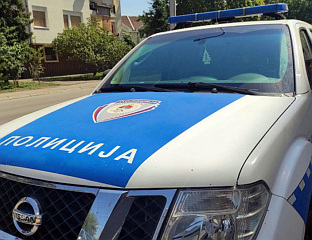 ПОЛИЦИЈА ТРАГА ЗА ЛИЦЕМ КОЈЕ ЈЕ ОШТЕТИЛО СПОМЕН-ПЛОЧУ НА ВРАЦАМА