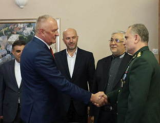 ХЕЛЕЗ ДА ПРЕИСПИТА СВОЈЕ ПОСТУПКЕ; САРАДЊА СА ИРАНОМ МОЖЕ ОБУСТАВИТИ ПРОЈЕКТЕ СА АМЕРИКОМ