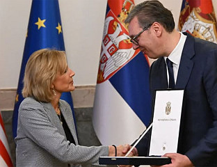 ВУЧИЋ ОДЛИКОВАО ТЕНИЈЕВУ ЗА УЧВРШЋИВАЊЕ САРАДЊЕ