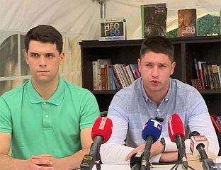 НАПАДНУТИ СТУДЕНТИ КОЈИ СЕ ПРОТИВЕ БЛОКАДАМА