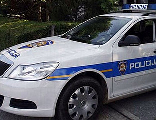 ДВОЈЕ ПОГИНУЛИХ У СУДАРУ КАМИОНА И АУТОМОБИЛА