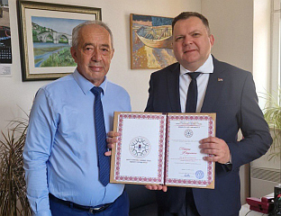 МИНИСТРУ БУДИМИРУ ПЛАКЕТА ЗА ЗАСЛУГЕ И ДОПРИНОС У РАЗВОЈУ ФАКУЛТЕТА ЗА МЕНАЏМЕНТ