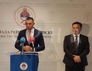 ОБЕЗБИЈЕДИТИ ИСТА ПРАВА ПОТРОШАЧИМА