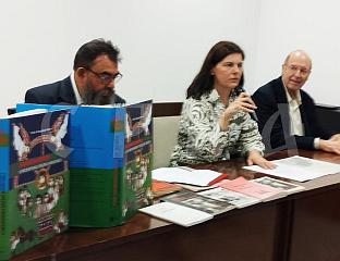 ПРОМОВИСАНА КЊИГА ДРАГОЉУБА АЦКОВИЋА "САМУДАРИПЕН РОМА У НДХ"