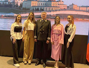ПРОФЕСОР КРИСТИНА ЦВИЈЕТИЋ И УЧЕНИЦЕ СШЦ-а НА ОБИЉЕЖАВАЊУ ДАНА РУСИЈЕ