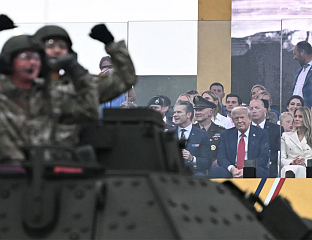 ОДРЖАНА ВОЈНА ПАРАДА У ВАШИНГТОНУ, ТРАМП: ВРИЈЕМЕ ЈЕ ДА СЛАВИМО СВОЈЕ ПОБЈЕДЕ