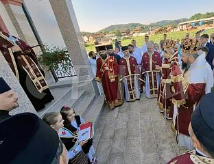 МИТРОПОЛИТ ЈЕФРЕМ ОСВЕШТАО ОБНОВЉЕНИ ХРАМ У РУДИЦАМА