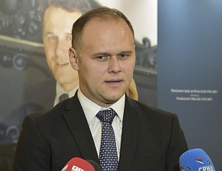 ЈЕЛИЋ: "ВЛАДА У СЈЕНИ" ИМА САМО ЈЕДАН ЦИЉ - САМОПРОМОЦИЈА ПОЈЕДИНАЦА ПА МАКАР И У СЈЕНИ