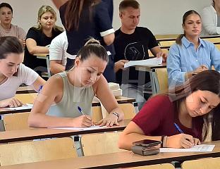 НА ПРИЈЕМНОМ ИСПИТУ ЗА ДЕСЕТ ОДСТО ВИШЕ КАНДИДАТА