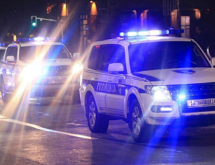 МУП: ПРИВЕДЕНО 19 ЉУДИ, ПОВРИЈЕЂЕН ПОЛИЦАЈАЦ