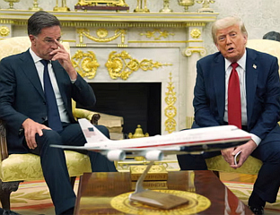ТРАМП ПРИЈЕТИ ДА ЋЕ УВЕСТИ 100 ОДСТО ЦАРИНЕ РУСИЈИ